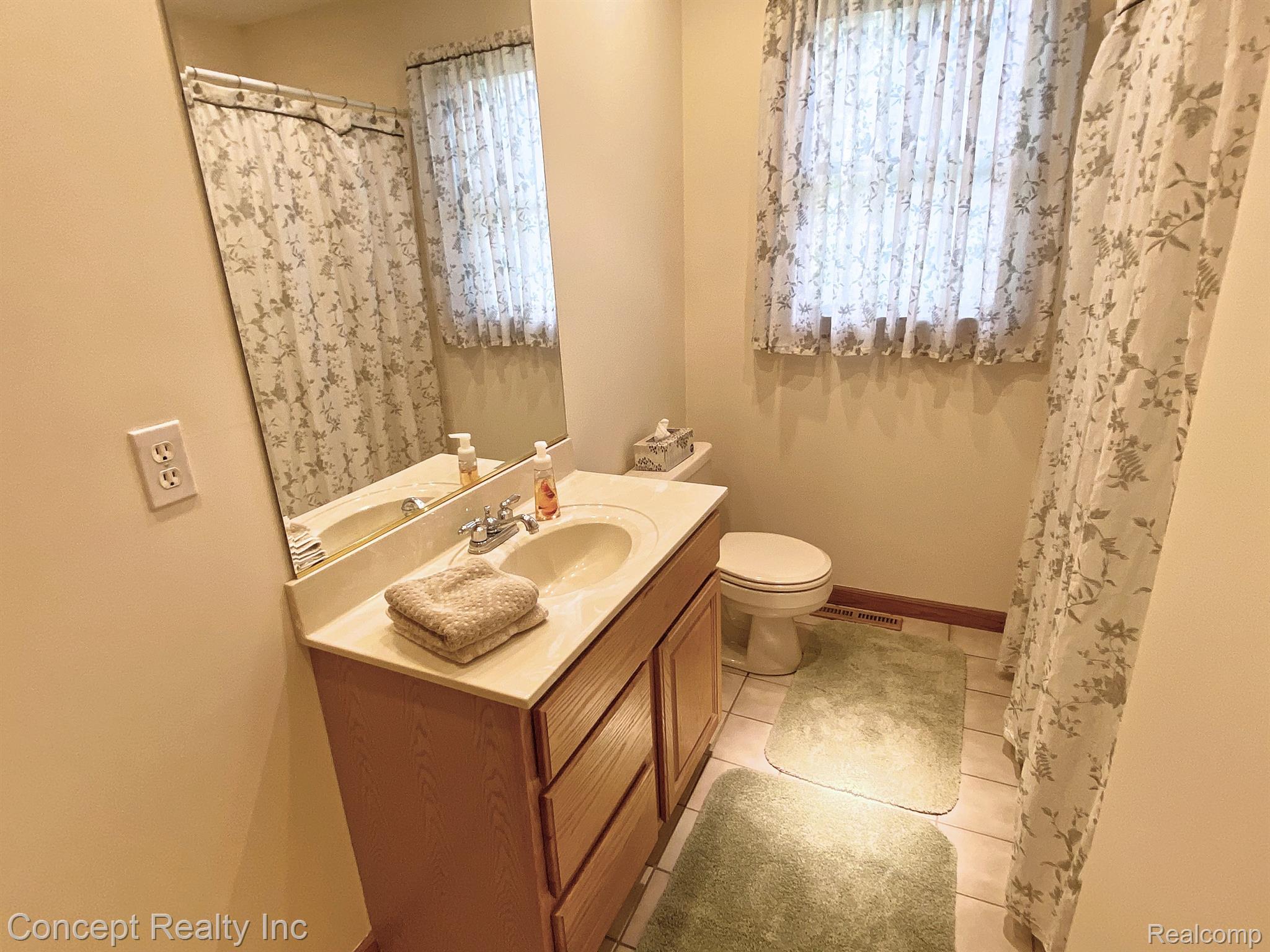 8533 Rucker Road Grosse Ile, MI 48138 - Photo 21 of 38 Gallery Image 21