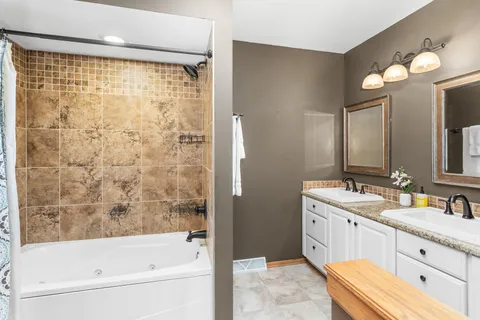 $475,000 | N28W22352 Foxwood Lane, Pewaukee, WI 53186