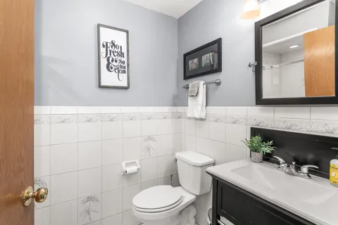 $475,000 | N28W22352 Foxwood Lane, Pewaukee, WI 53186