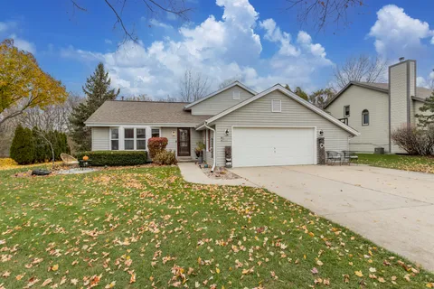 $475,000 | N28W22352 Foxwood Lane, Pewaukee, WI 53186
