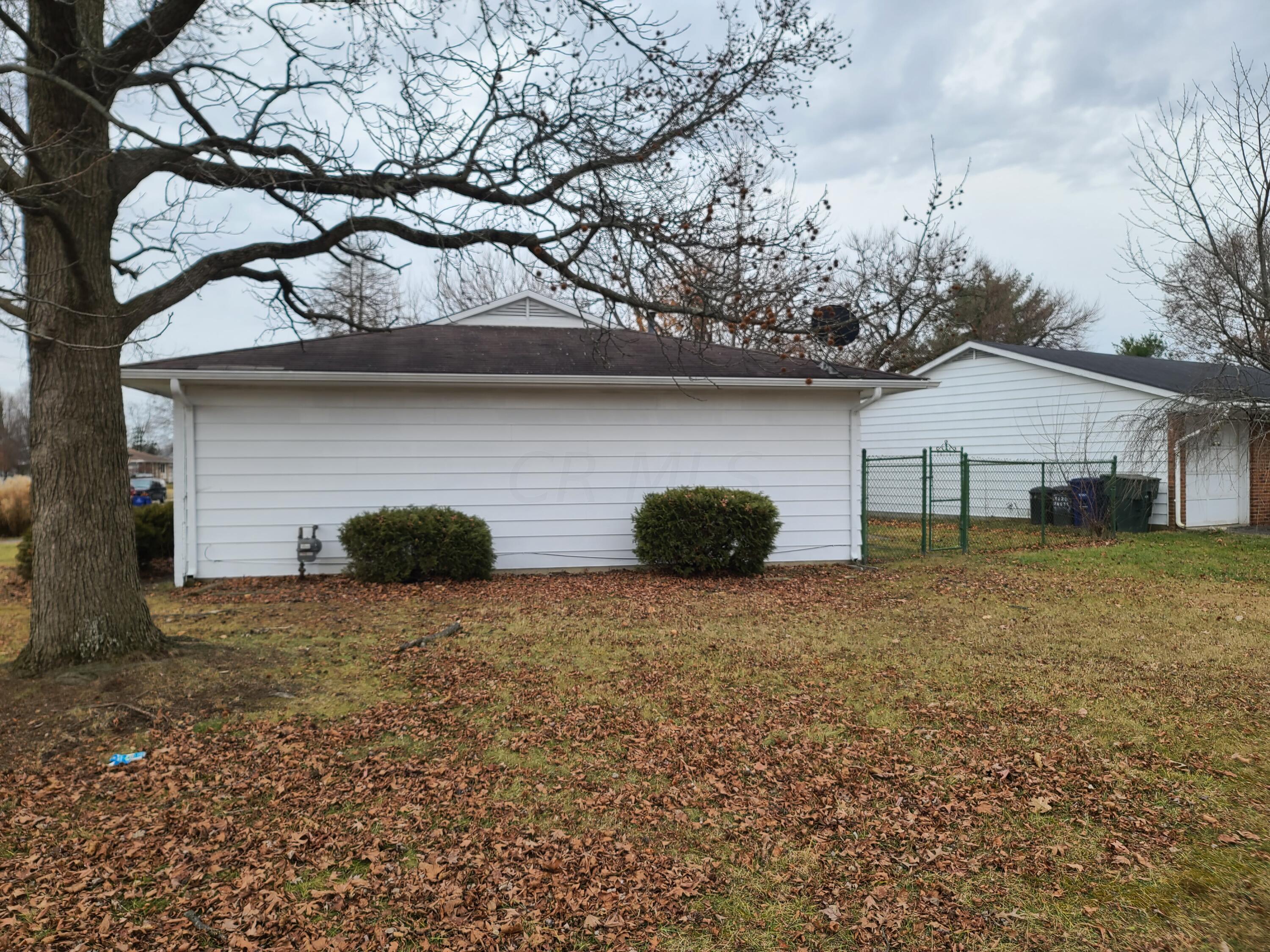 2721 Denmark Road Columbus, OH 43232 - Photo 5 of 21 05 Side yard
