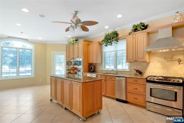 $3,499,000 | 457 Devonshire Drive, Franklin Lakes, NJ 07417