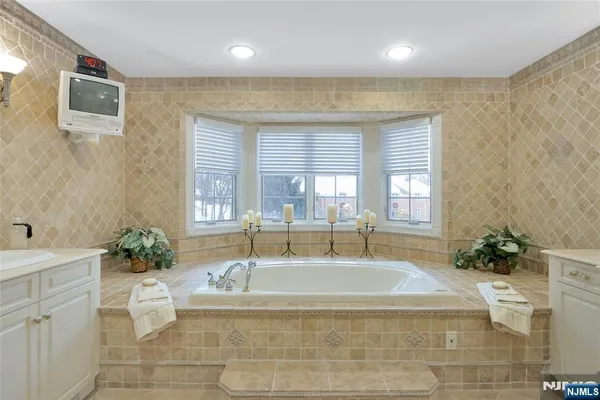 $3,499,000 | 457 Devonshire Drive, Franklin Lakes, NJ 07417