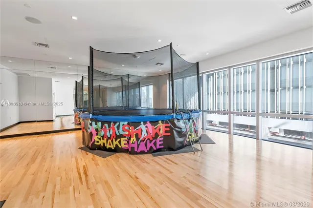 a view of sitting area with furniture