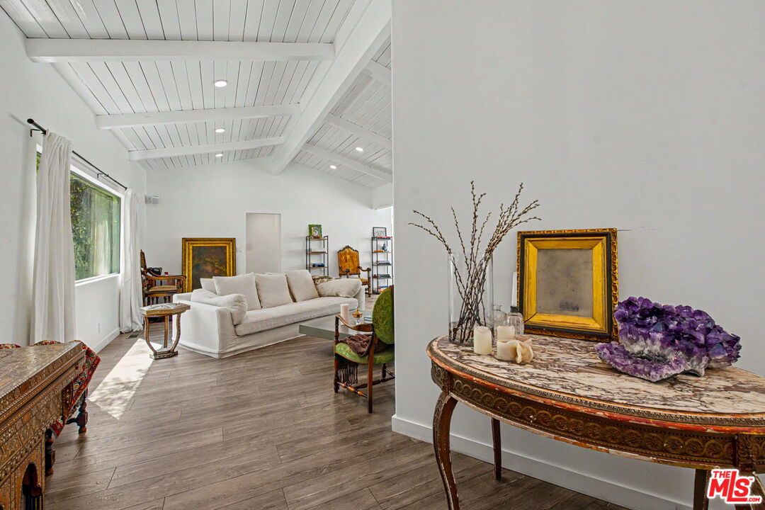 13019 Sky Valley Road Los Angeles, CA 90049 - Photo 20 of 49