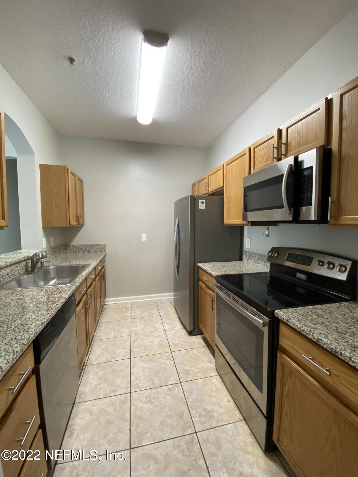 10550 Baymeadows Road, Unit 719 Jacksonville, FL 32256 - Photo 6 of 21 F410D01B-6436-4788-BB3A-B486F377F77D