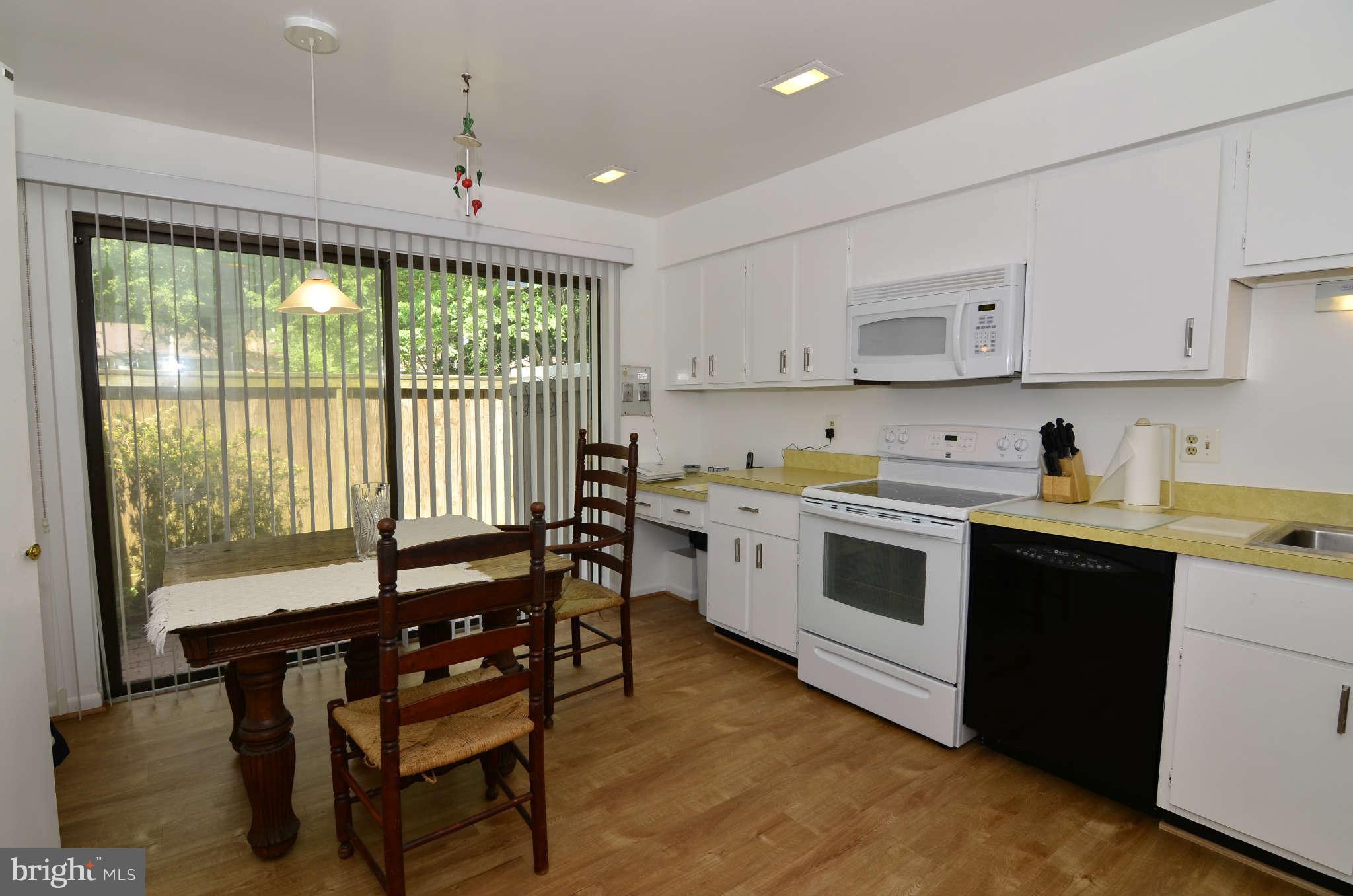 11703 Newbridge Court Reston, VA 20191 - Photo 11 of 25 Kitchen