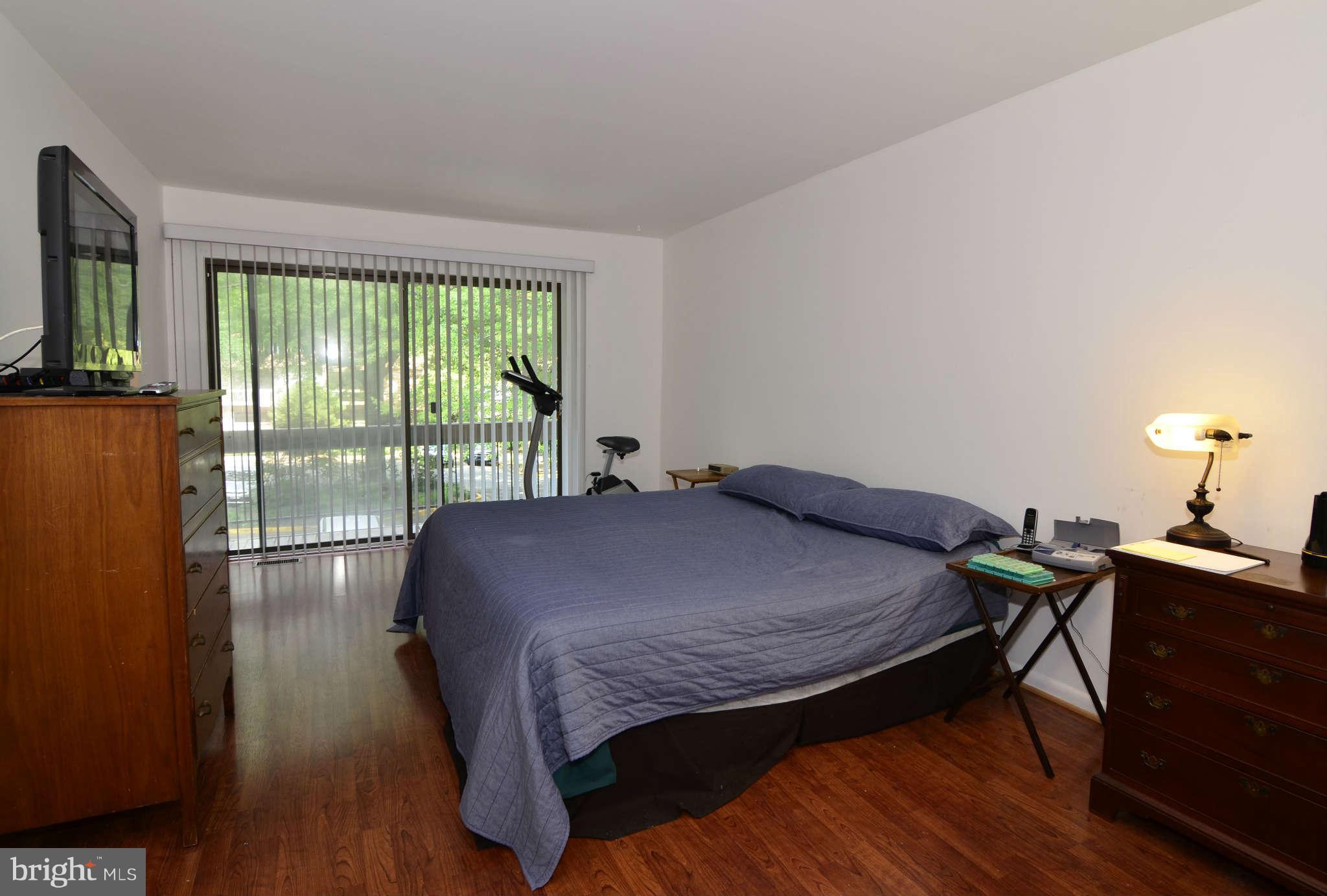 11703 Newbridge Court Reston, VA 20191 - Photo 13 of 25 Master bedroom with en suite bath