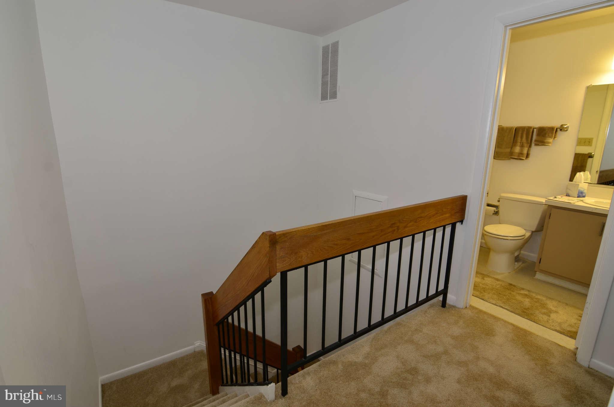 11703 Newbridge Court Reston, VA 20191 - Photo 15 of 25 Upper level landing