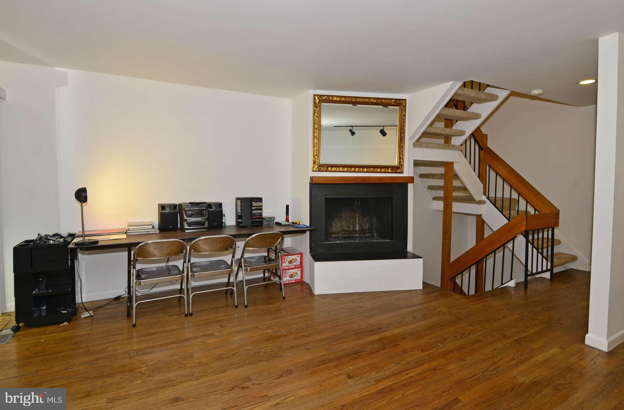 11703 Newbridge Court Reston, VA 20191 - Photo 8 of 25 Living room