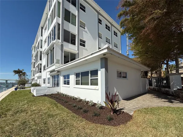 $1,350,000 | 400 Golden Gate Point, Unit 11, Sarasota, FL 34236
