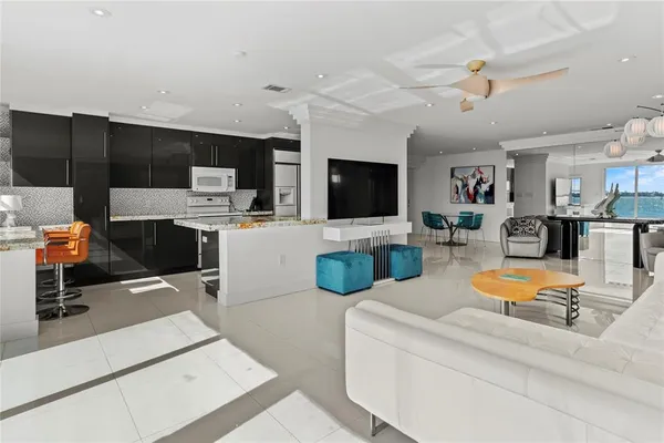 $1,350,000 | 400 Golden Gate Point, Unit 11, Sarasota, FL 34236