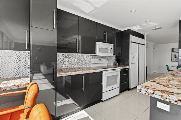 $1,350,000 | 400 Golden Gate Point, Unit 11, Sarasota, FL 34236