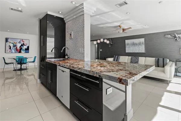$1,350,000 | 400 Golden Gate Point, Unit 11, Sarasota, FL 34236