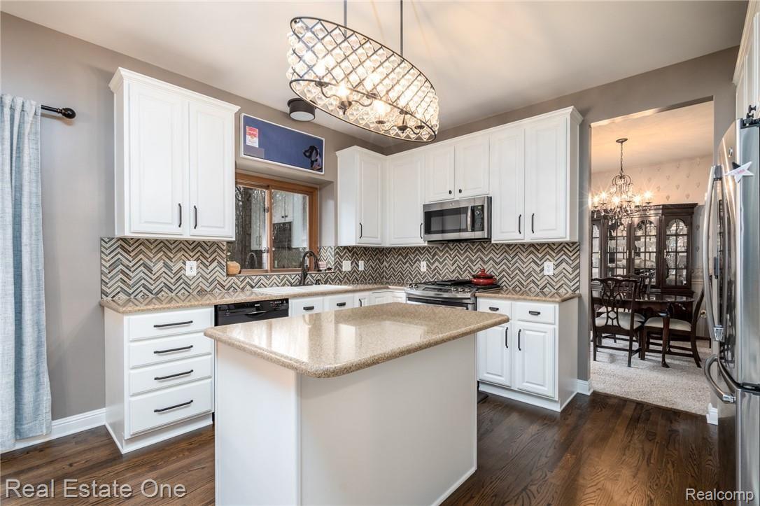 3547 Joshua Drive Rochester, MI 48307 - Photo 5 of 32 DSC01179-Edit.jpg