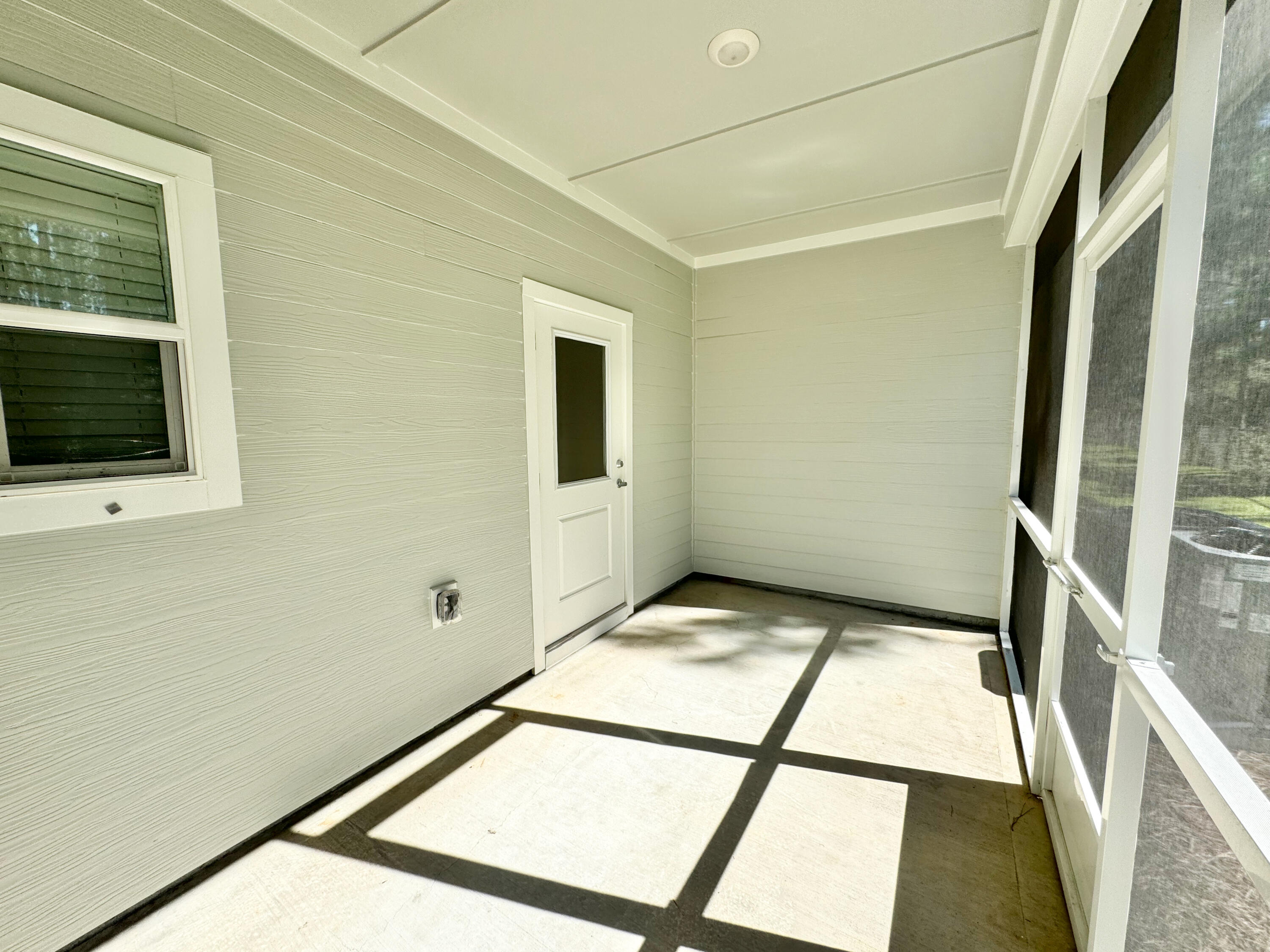 103 Date Palm Lane Freeport, FL 32439 - Photo 19 of 33 a view of an empty room and a window