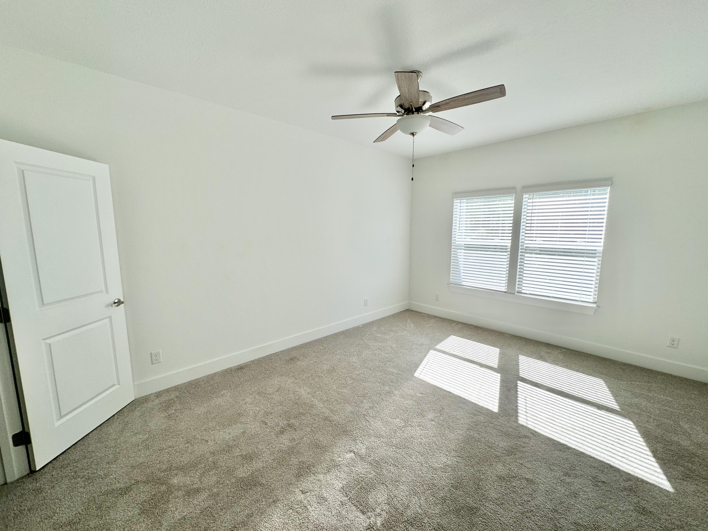 103 Date Palm Lane Freeport, FL 32439 - Photo 29 of 33 an empty room with windows and fan