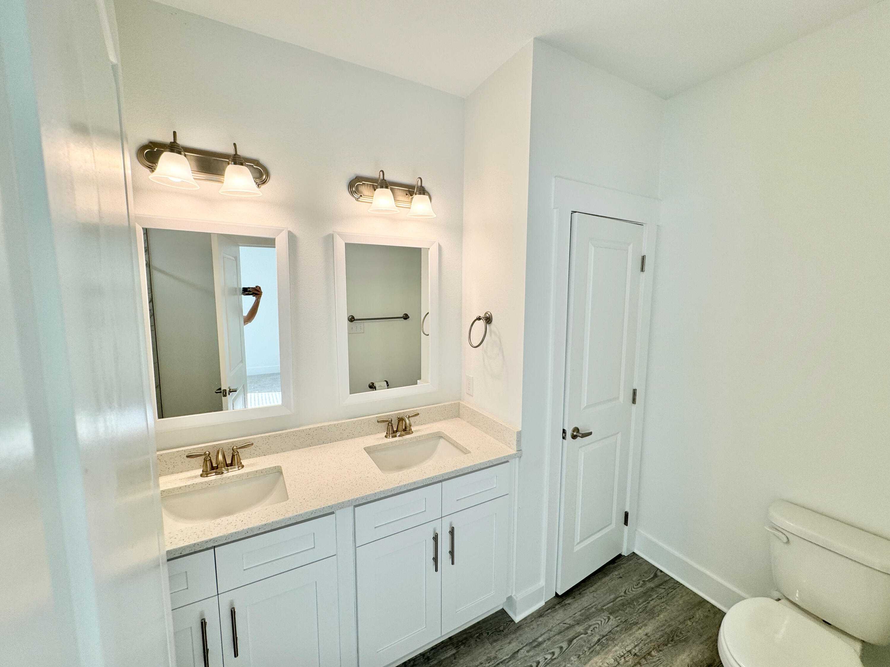 103 Date Palm Lane Freeport, FL 32439 - Photo 33 of 33 a bathroom with 2 sink and a mirror