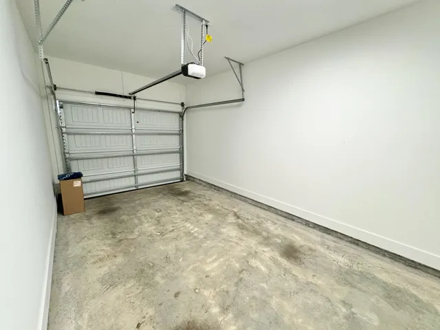 en empty room with ceiling fan and window