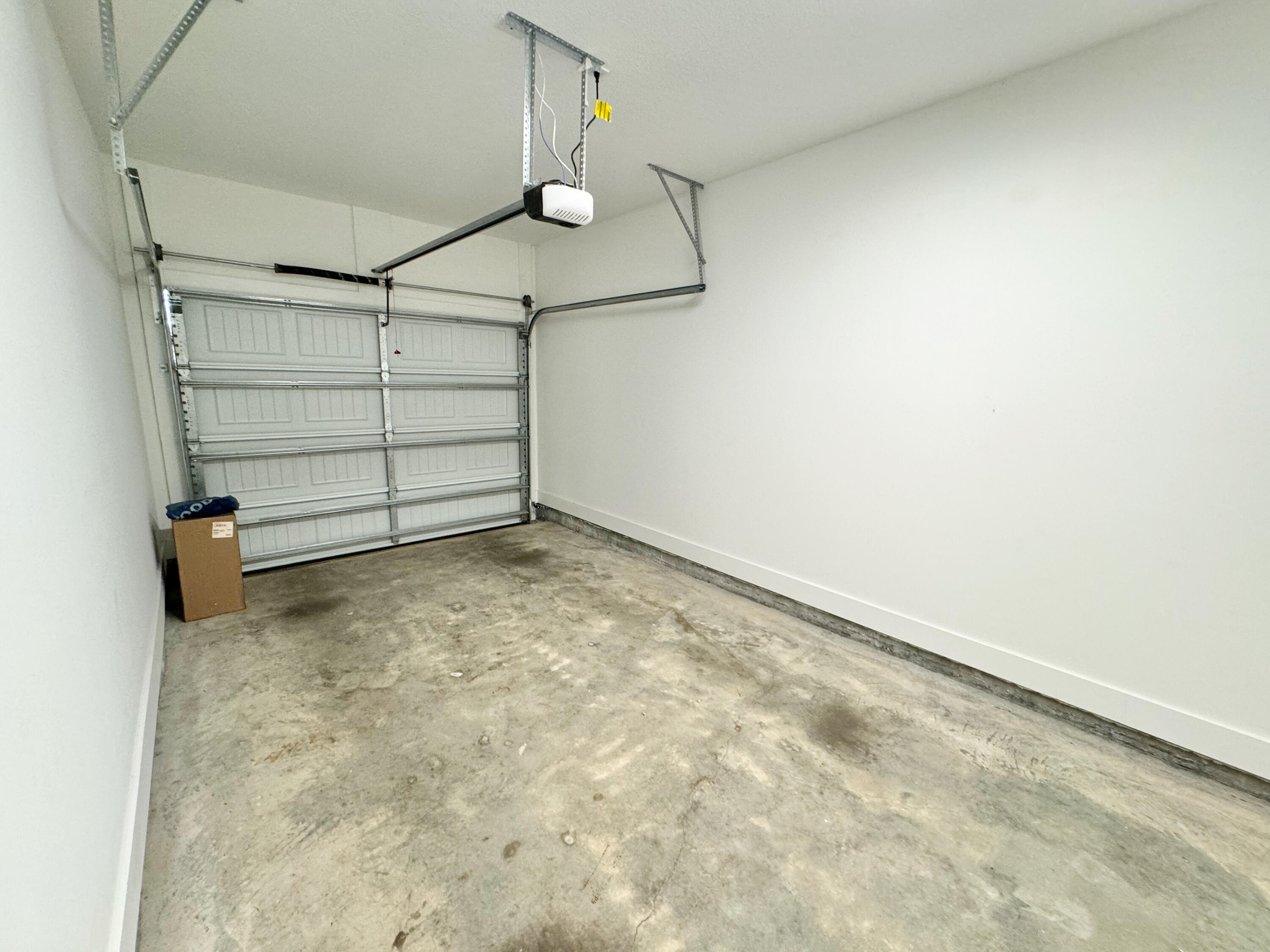 103 Date Palm Lane Freeport, FL 32439 - Photo 7 of 33 an empty room with a empty space