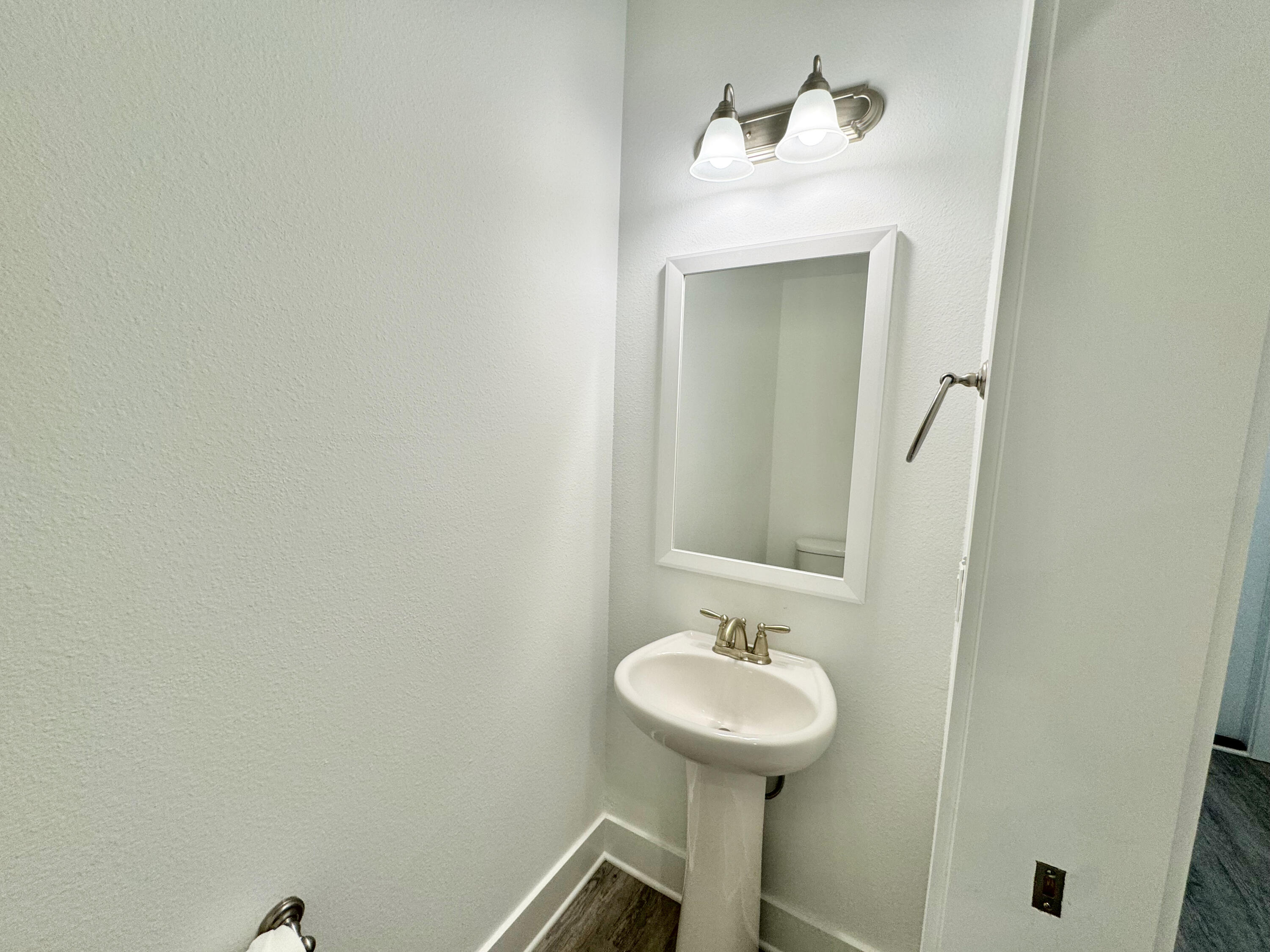 103 Date Palm Lane Freeport, FL 32439 - Photo 10 of 33 a bathroom with a sink and a mirror