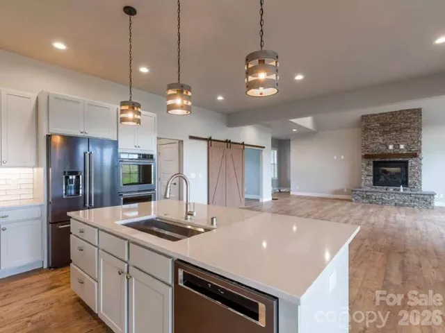 $922,865 | 5743 Lake Pointe Drive, Granite Falls, NC 28630