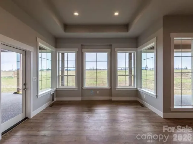 $922,865 | 5743 Lake Pointe Drive, Granite Falls, NC 28630