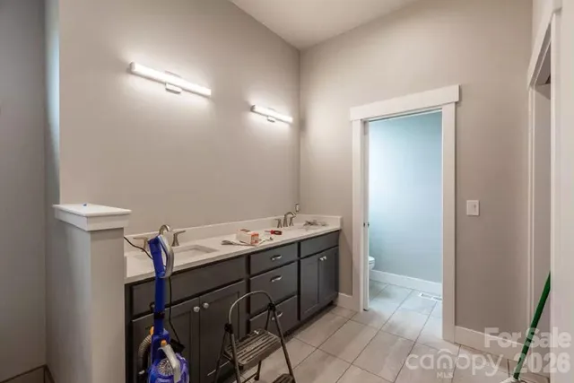 $922,865 | 5743 Lake Pointe Drive, Granite Falls, NC 28630