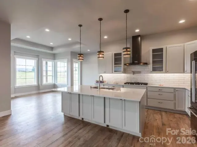 $922,865 | 5743 Lake Pointe Drive, Granite Falls, NC 28630