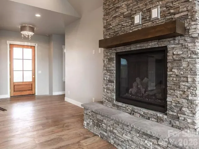 $922,865 | 5743 Lake Pointe Drive, Granite Falls, NC 28630