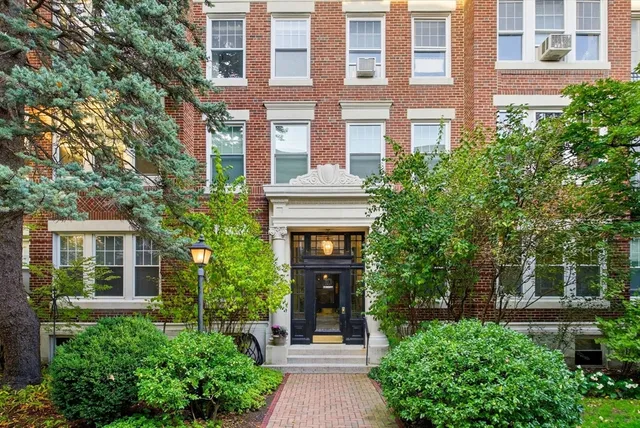 $1,150,000 | 10 Bradford Terrace, Unit 5, Brookline, MA 02446