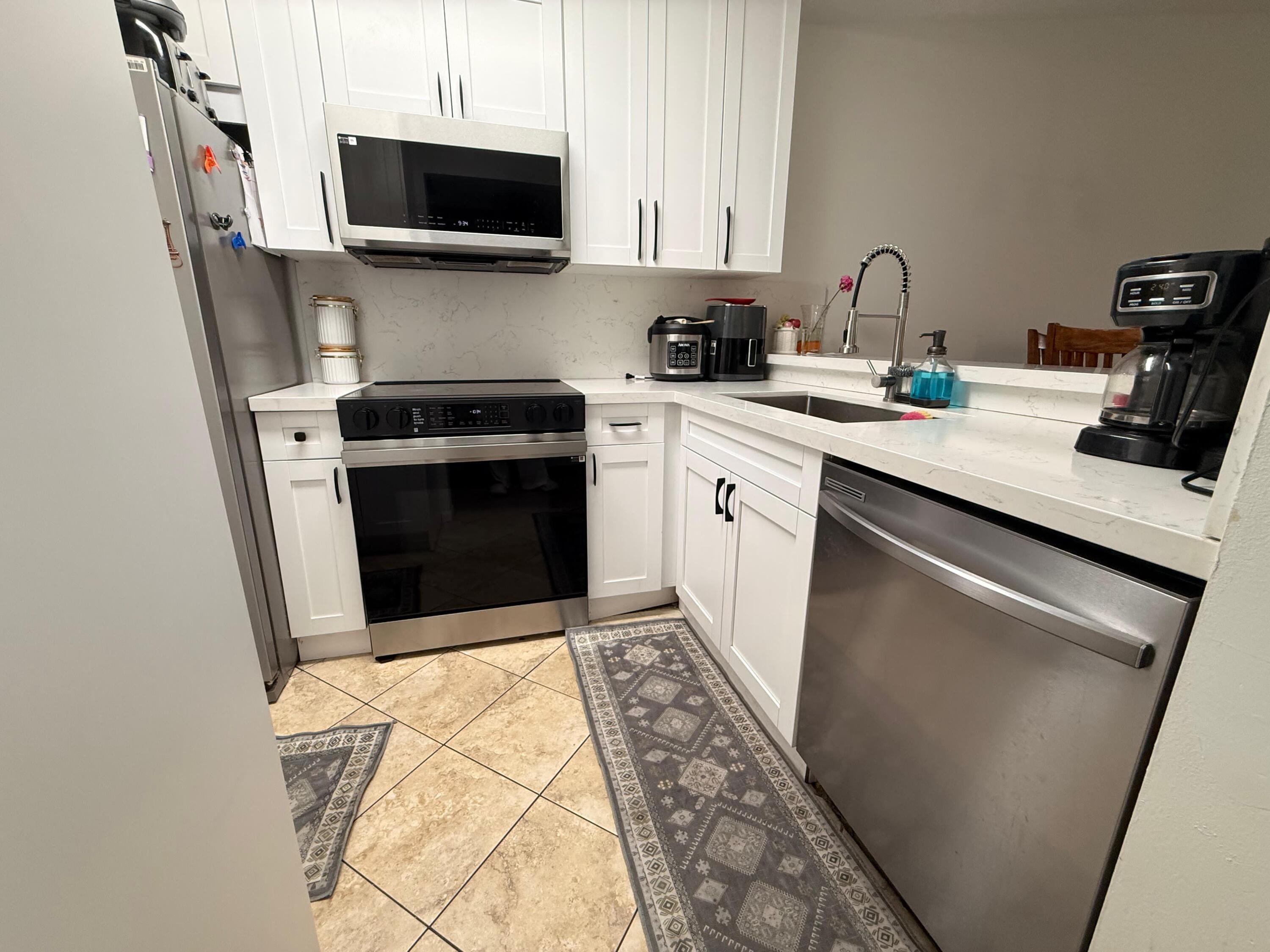 9923 Three Lakes Circle, Unit 13H Boca Raton, FL 33428 - Photo 6 of 10 a472c989-0d67-415f-ac35-cd0f2aa51ca8