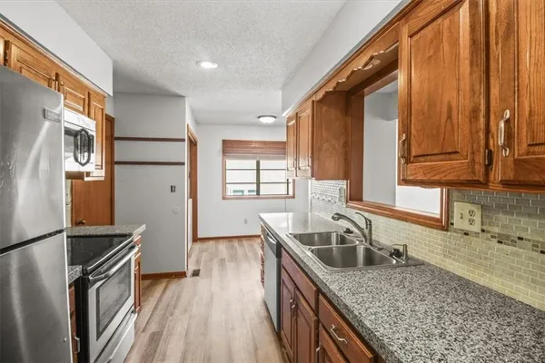 $315,000 | 213 Southeast Ridgeview Drive, Lee's Summit, MO 64063