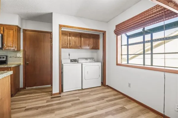 $315,000 | 213 Southeast Ridgeview Drive, Lee's Summit, MO 64063