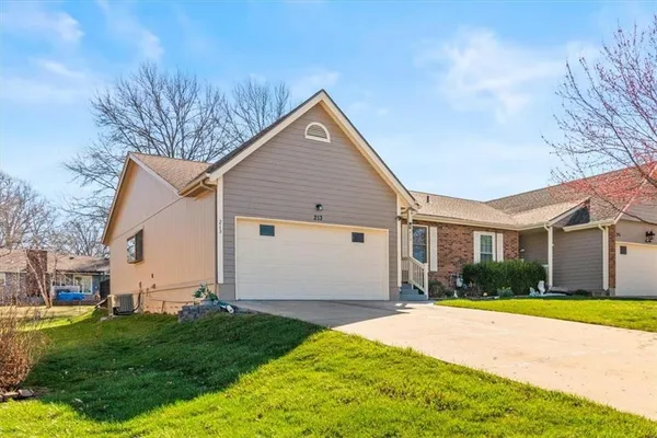 $315,000 | 213 Southeast Ridgeview Drive, Lee's Summit, MO 64063