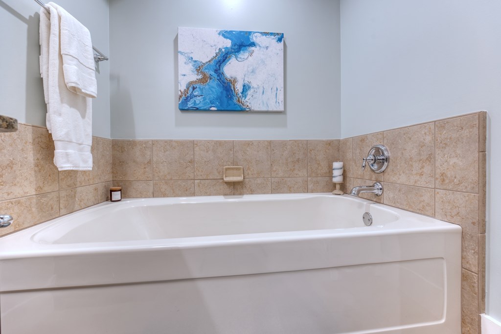1201 Front Avenue, Unit 522 Columbus, GA 31901 - Photo 39 of 56 a bathroom with a bathtub