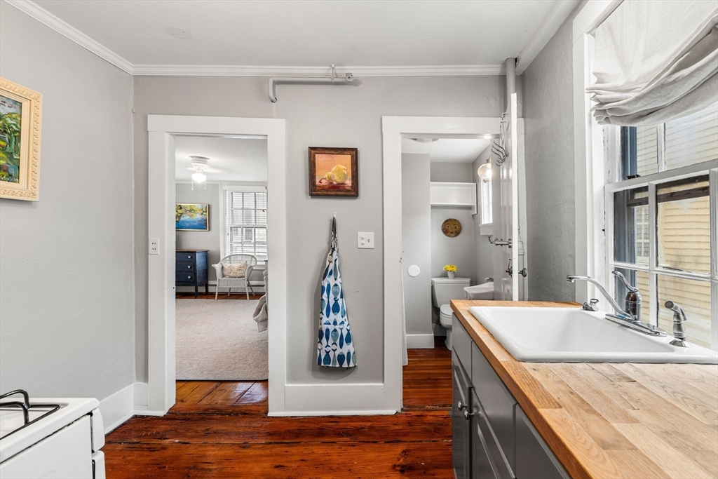 45 Washington Street, Unit 3 Marblehead, MA 01945 - Photo 19 of 24 a living room with furniture and a table
