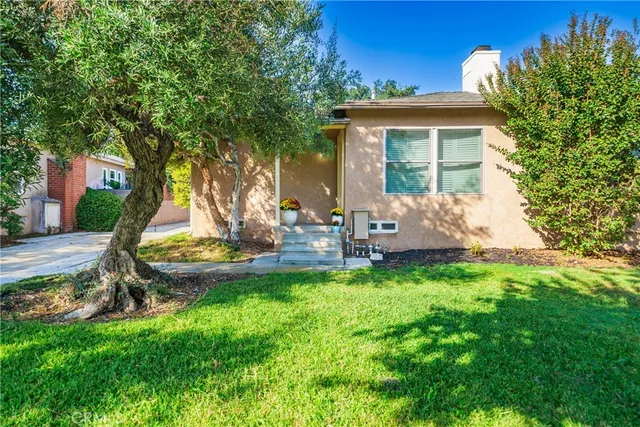 $1,099,000 | 4425 Walnut Avenue, Long Beach, CA 90807