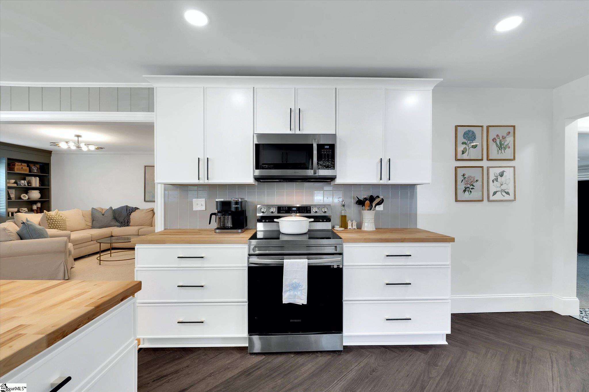 209 Donnan Road Taylors, SC 29687 - Photo 14 of 31