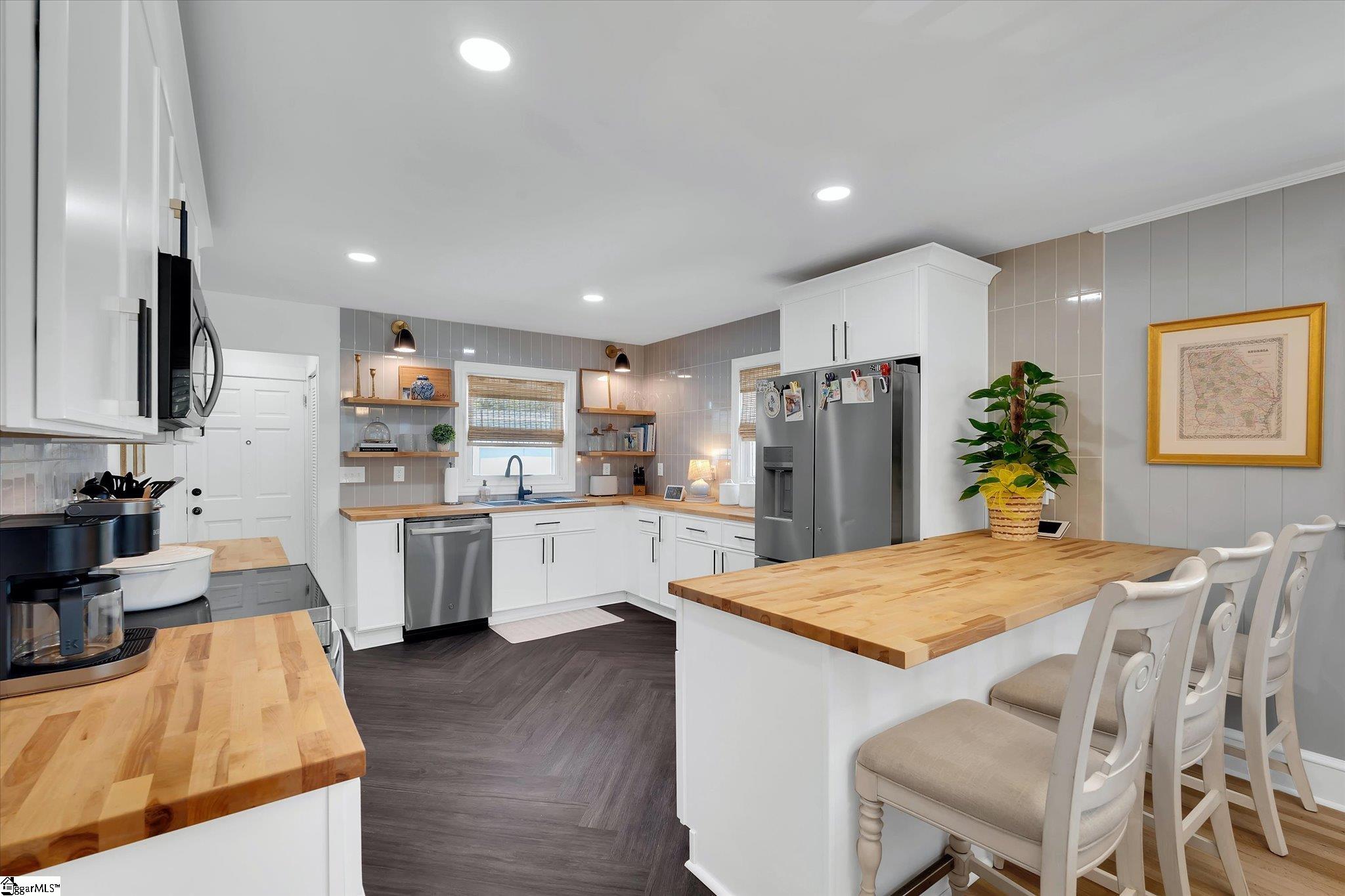 209 Donnan Road Taylors, SC 29687 - Photo 10 of 31