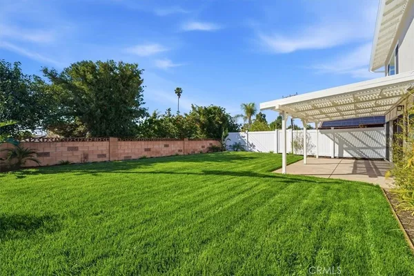 a view of a pathway of a house