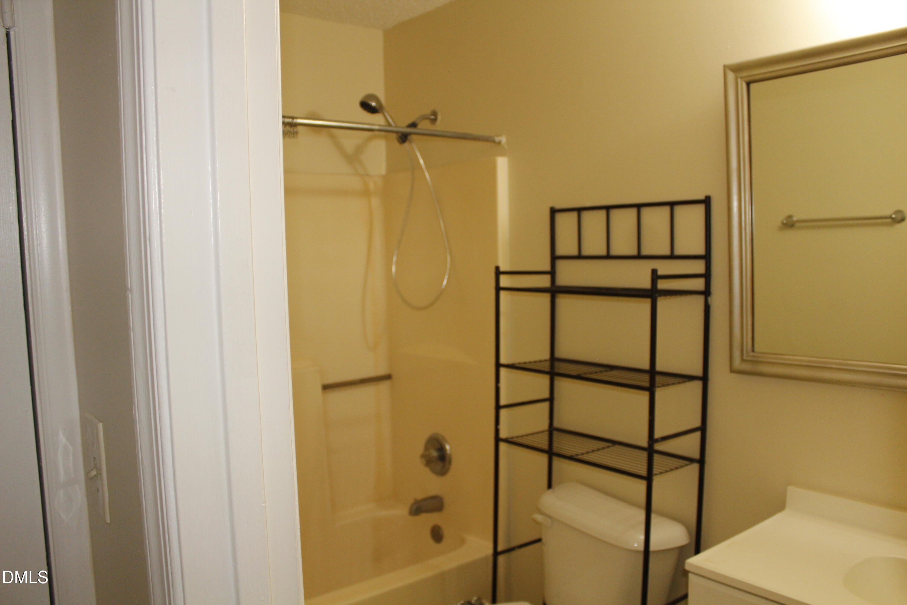 310 South East Street Raleigh, NC 27601 - Photo 10 of 12 Bath