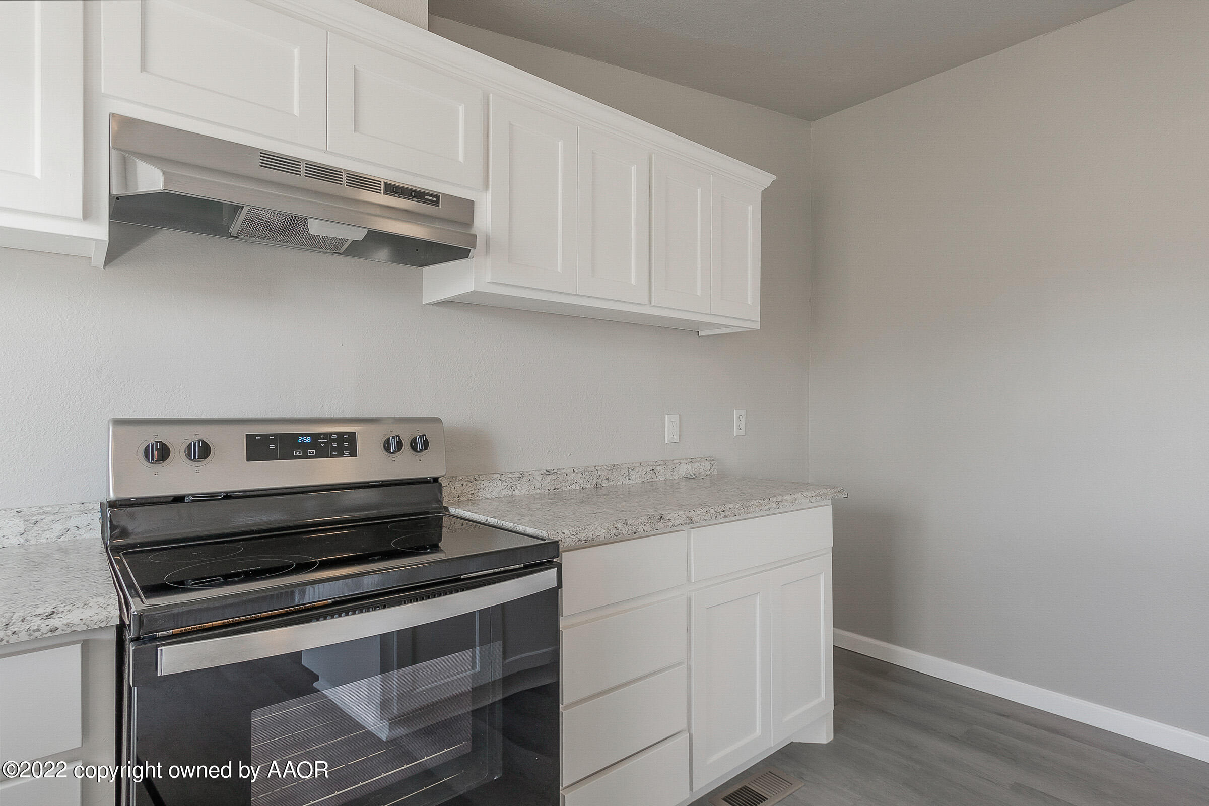 3501 Silver Hill Circle Amarillo, TX 79108 - Photo 11 of 25 a kitchen with appliances cabinets and a counter top