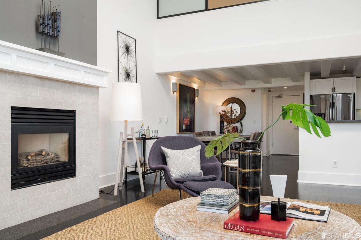 638 Minna, Unit 7 San Francisco, CA 94103 - Photo 5 of 57 a living room with furniture and a potted plant