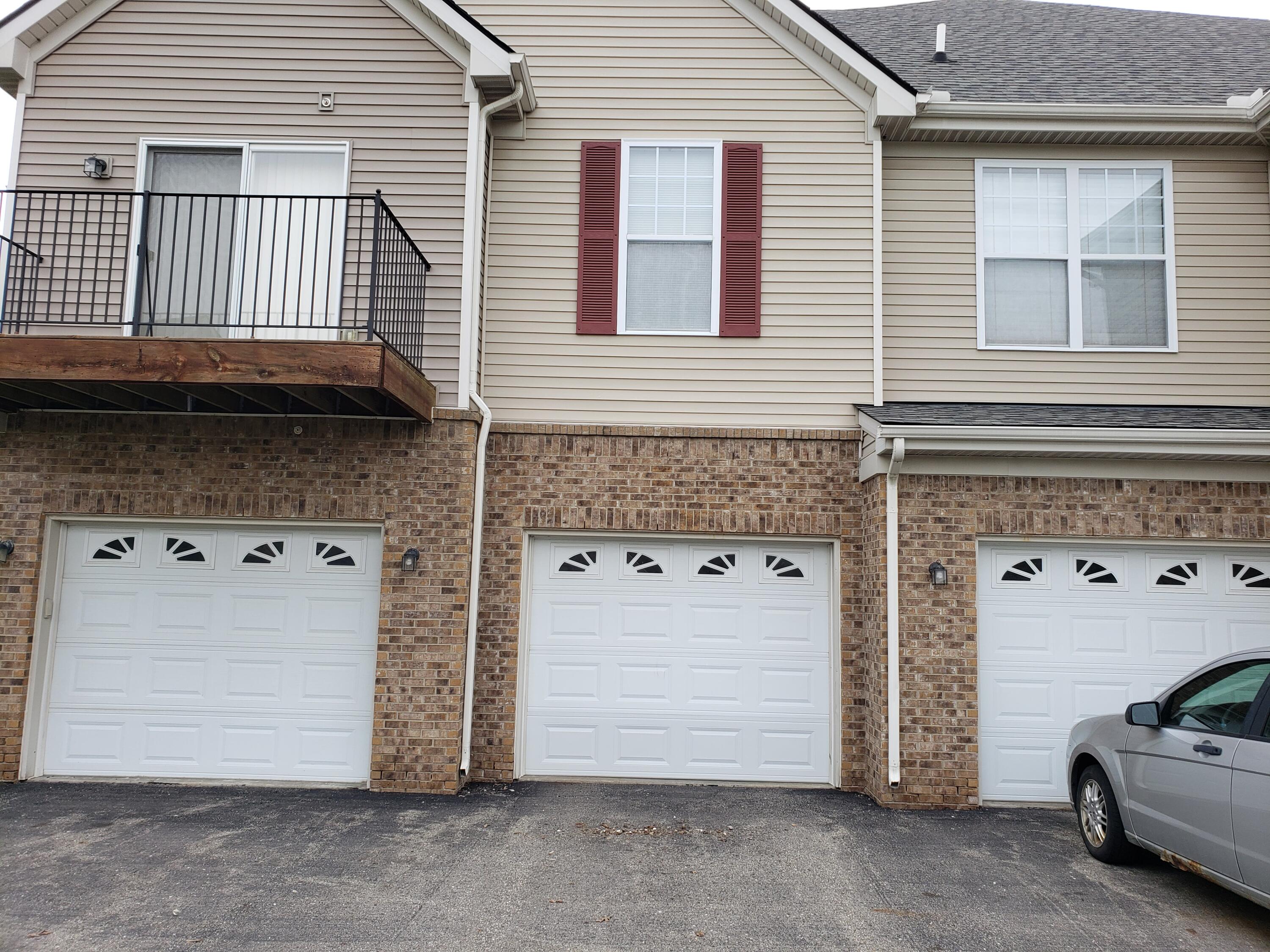 10118 Ridge Run Street Howell, MI 48855 - Photo 3 of 21 2022-05-11 18.49.31