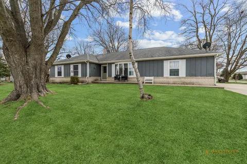 $260,000 | 9712 Jean Drive, Hebron, IL 60034