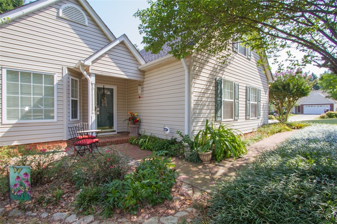 109 Kingsgate Way Anderson, SC 29621 - Photo 2 of 28