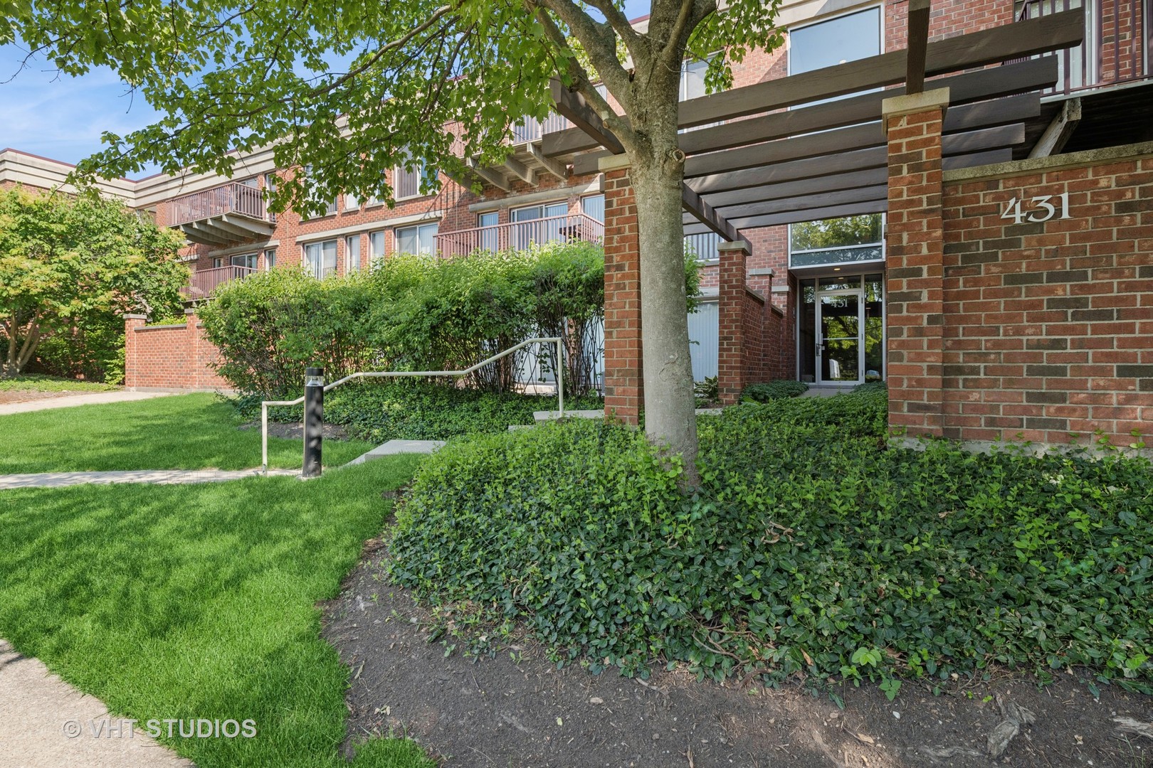 431 Kelburn Road, Unit 115 Deerfield, IL 60015 - Photo 1 of 13 Gallery Image 1