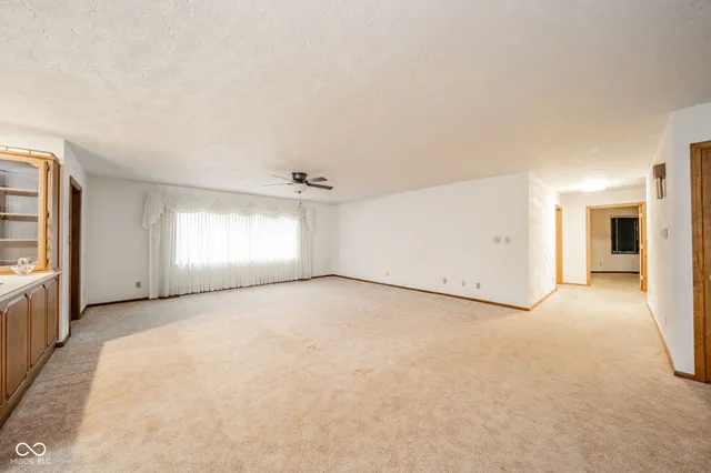 $390,000 | 218 West Beech Lane, Alexandria, IN 46001