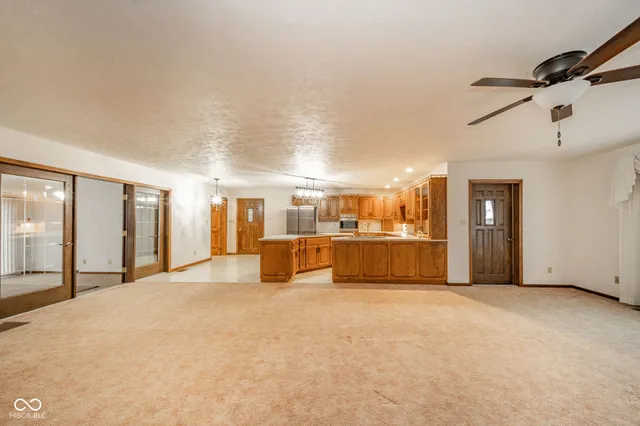 $390,000 | 218 West Beech Lane, Alexandria, IN 46001